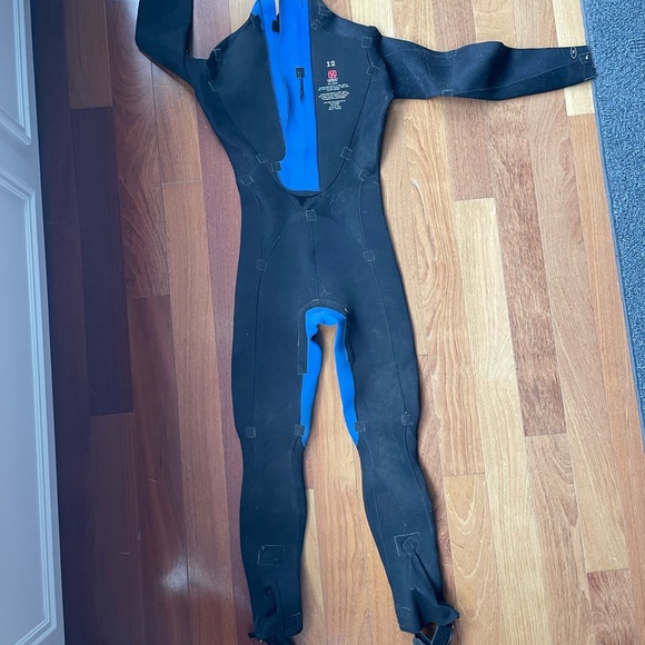 Hurley wetsuit - Picture 4 of 5